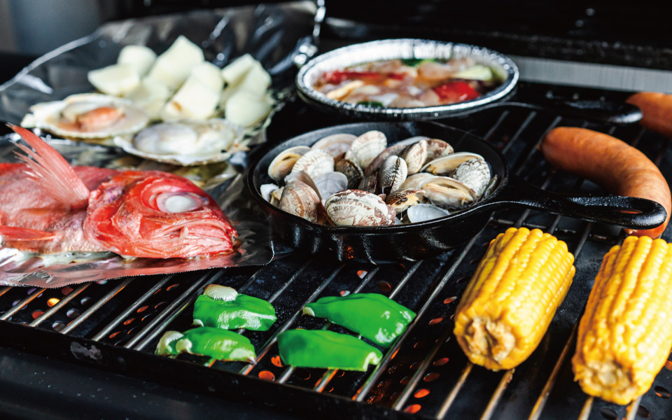 波の音を聞きながら、ビーチで楽しむ開放的なBBQ